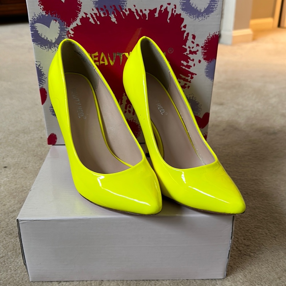 Fluorescent yellow pumps. 4 inch heel.